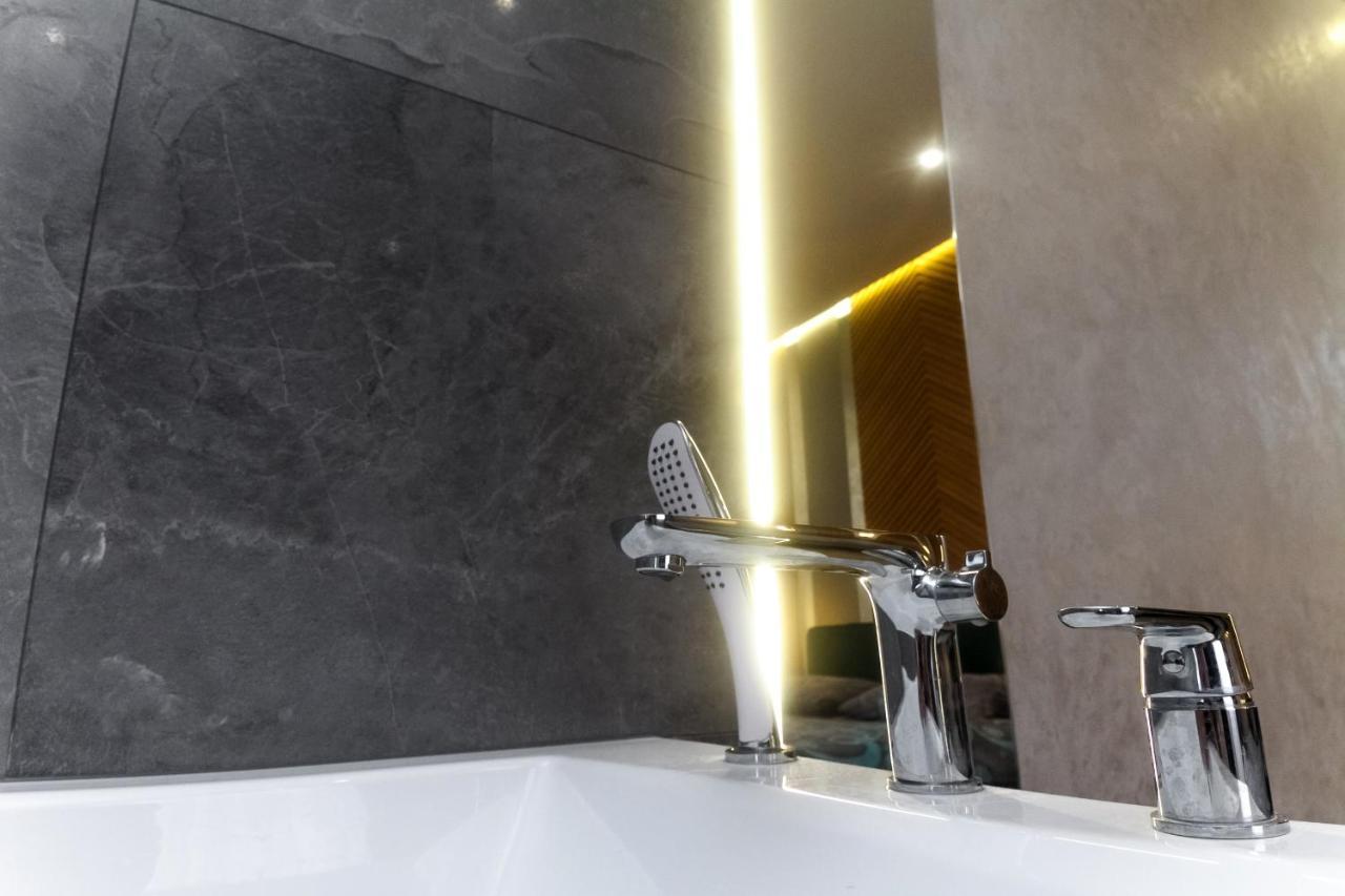 Vip Центр Львова Джакузі Камін Площа Ринок Exterior foto
